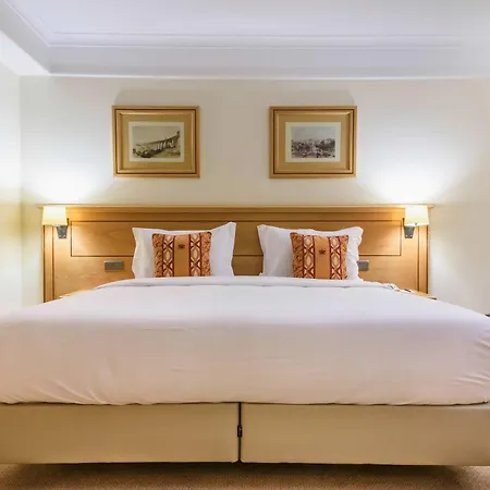 מלון Real Palacio 5*