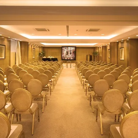 Real Palacio מלון