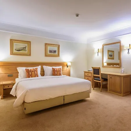 מלון Real Palacio 5*