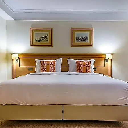 מלון Real Palacio 5*