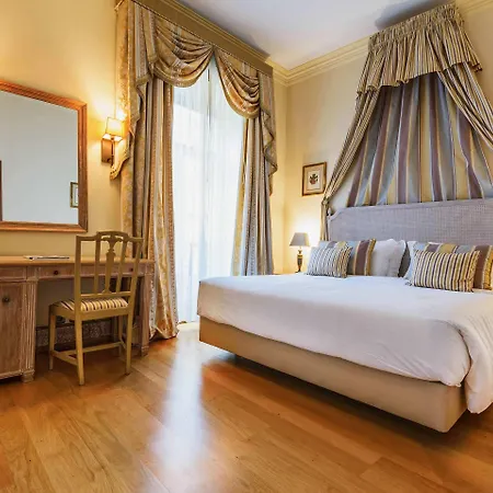 מלון Real Palacio 5*