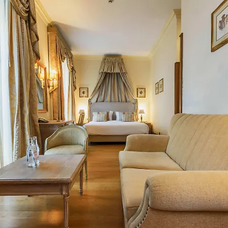 Real Palacio מלון 5*