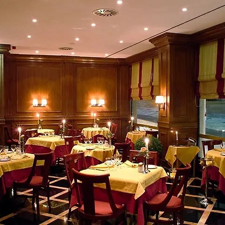 מלון Real Palacio 5*